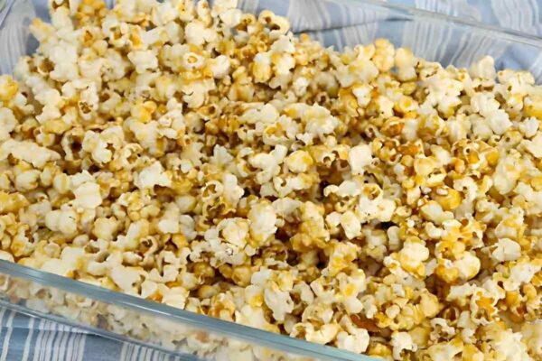 Pipoca doce simples e deliciosa feita na panela comum