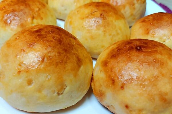 Pão de minuto que não precisa esperar crescer: Receita perfeita pra acompanhar o Café!