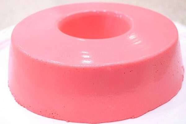 Pudim de morango de liquidificador uma sobremesa prática para servir durante a semana