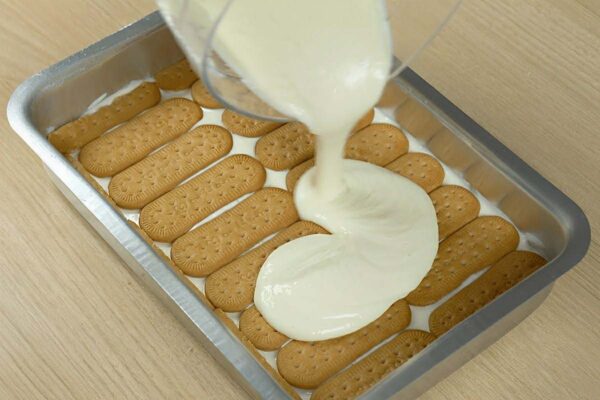 Sobremesa fácil e barata feita com poucos ingredientes para adoçar o seu fim de semana