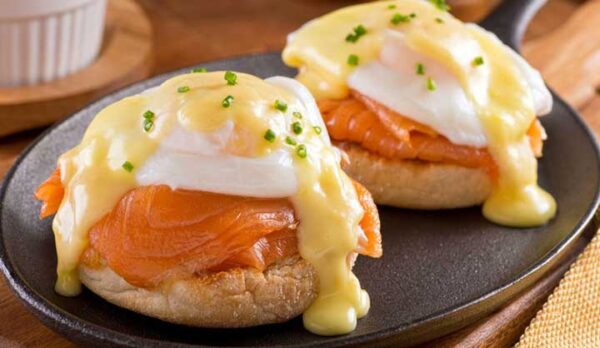 Ovos benedict ao salmão fumado fácil