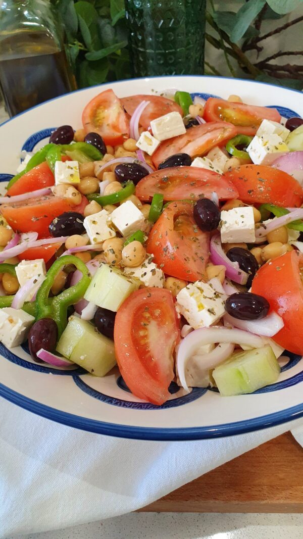 Salada grega de grão de bico