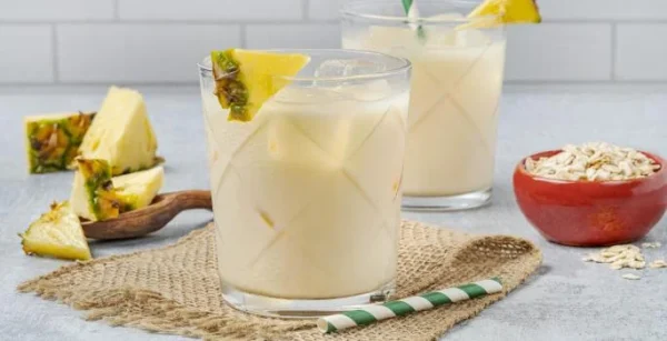Agua de piña con avena