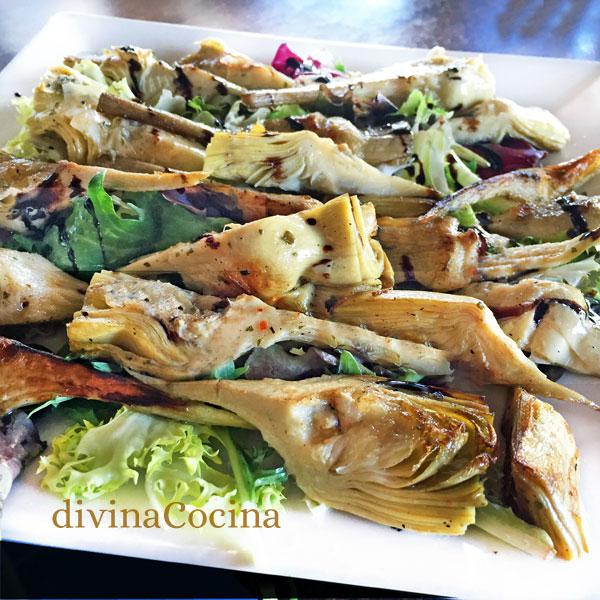 alcachofas-a-la-plancha-sobre.ensalada alcachofas-a-la-plancha-sobre.ensalada