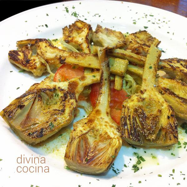 alcachofas-a-la-plancha-en-un-plato alcachofas-a-la-plancha-en-un-plato