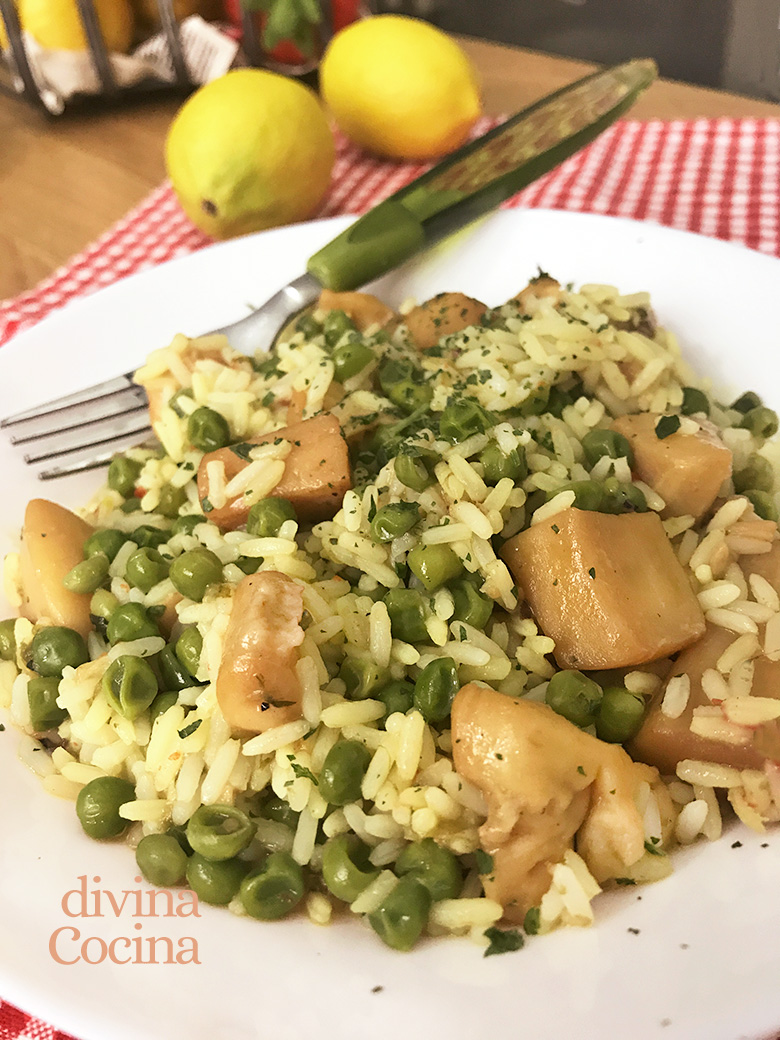 Arroz con chocos y guisantes