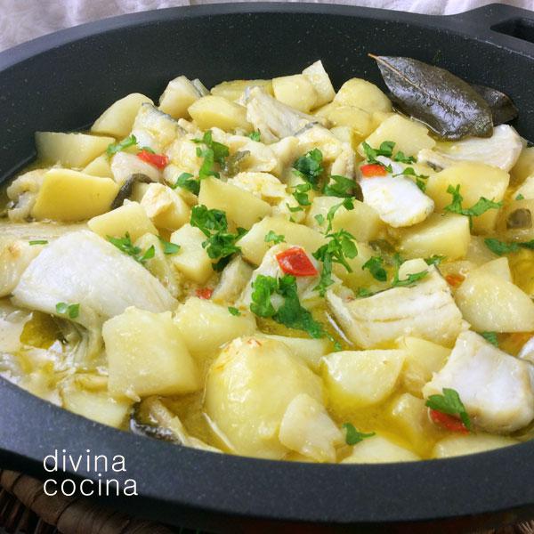Bacalao con patatas en amarillo