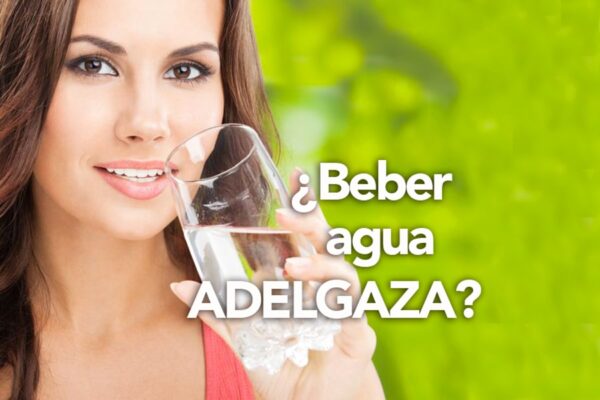 ¿Beber agua adelgaza?