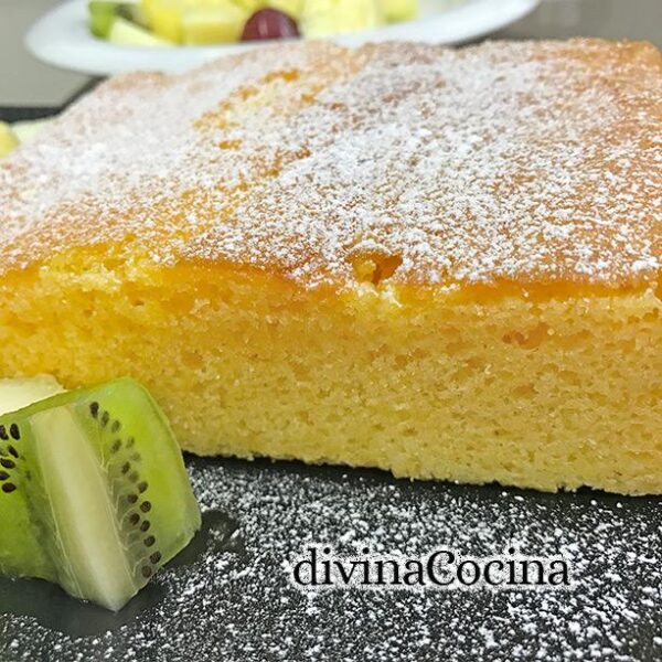 Bizcocho con yogur de sabores y fruta