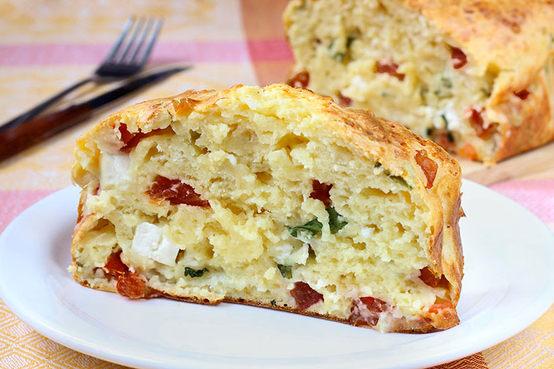 bizcocho salado de queso tomates secos y albahaca bizcocho salado de queso tomates secos y albahaca