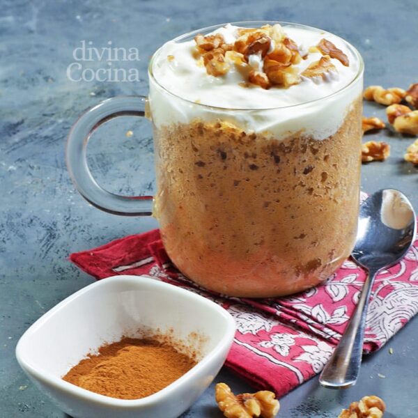 Bizcocho de zanahoria en taza