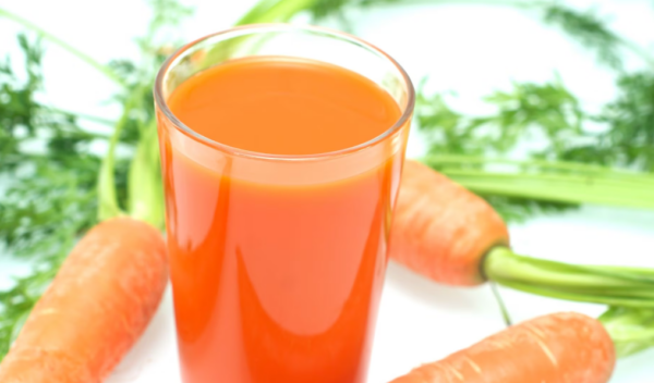 CONSUMIR JUGO DE ZANAHORIAS