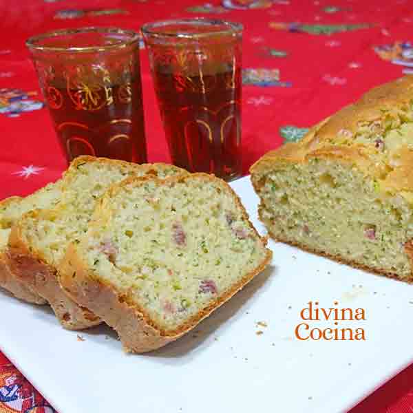 Cake salado de calabacín, jamón y queso