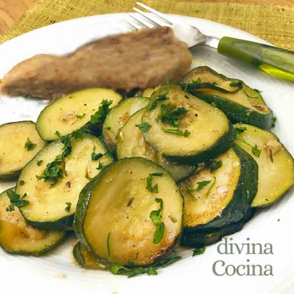 Calabacines al ajillo