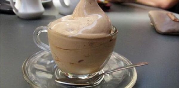 Cambia el típico café por esta CREMA de CAFE y tu visita quedará encantada; 2 ingredientes!  Si te gusta dinos HOLA y dale a Me Gusta MIREN …