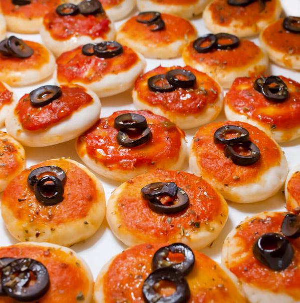 canapes-de-pizza-bandeja canapes-de-pizza-bandeja
