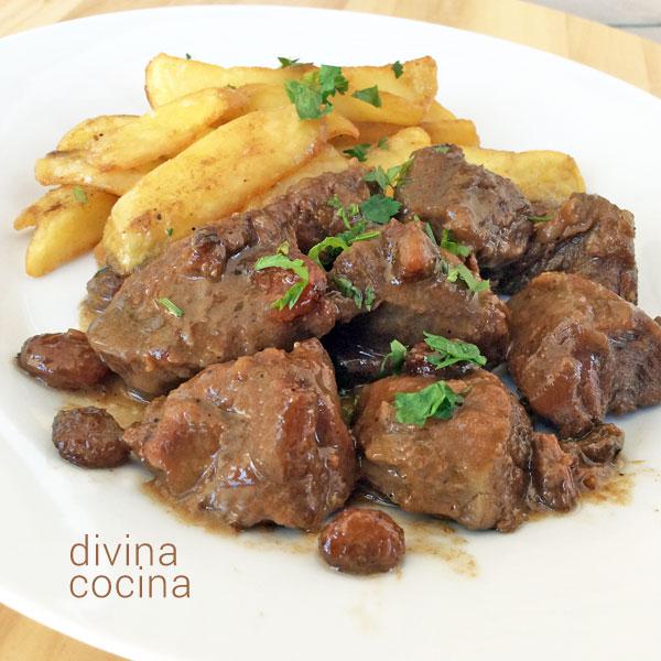 Carrilladas de cerdo guisadas con pasas