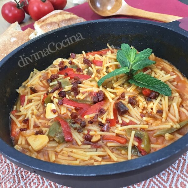 Cazuela de fideos con tomate