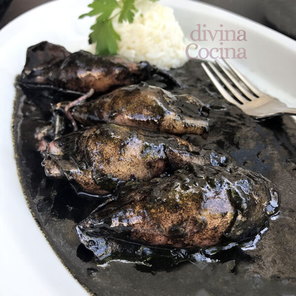 Chipirones rellenos en su tinta