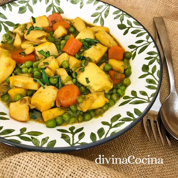 Choco en amarillo con guisantes