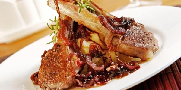 Chuletas de cordero a la miel con puré de papas