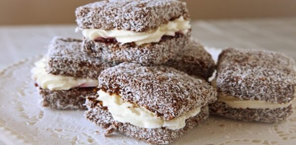 Cómo Hacer TORTA LAMINGTON el Pastelillo australiano! Si te gusta dinos HOLA y dale a Me Gusta MIREN …