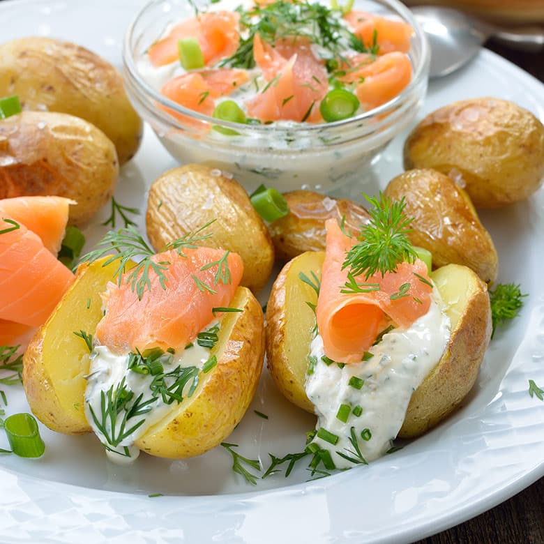 crema agria o sour cream con salmon ahumado crema agria o sour cream con salmon ahumado