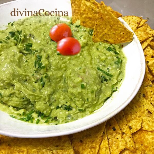 Dip de aguacate, queso y anchoas