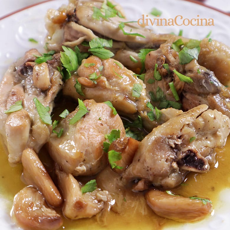 v pollo al ajillo