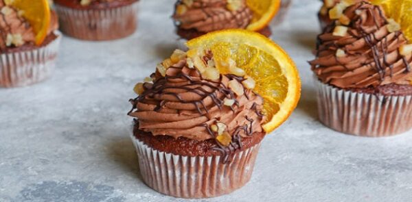 El día de hoy combinaremos chocolate con naranja para preparar unos deliciosos cupcakes. Si te gusta dinos HOLA y dale a Me Gusta MIREN…