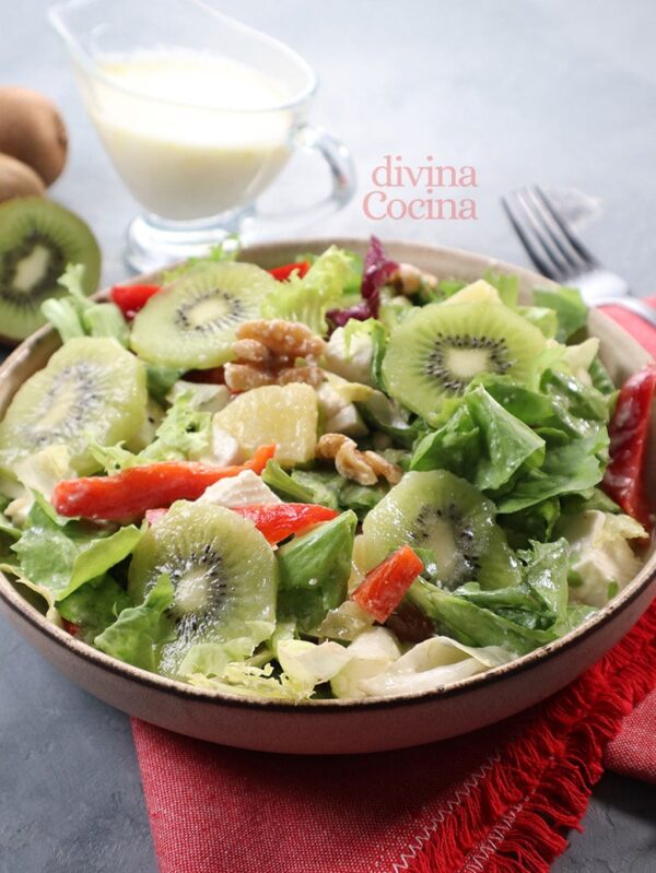 Ensalada con frutas y vinagreta de yogur