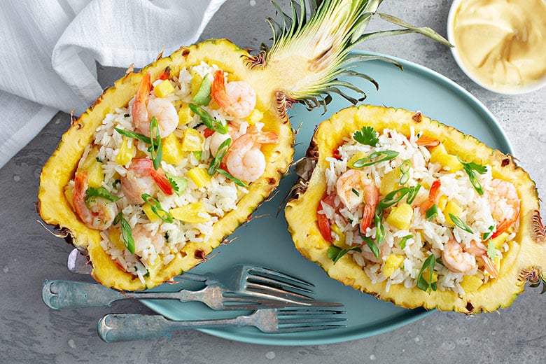 ensalada de arroz con pina y gambas