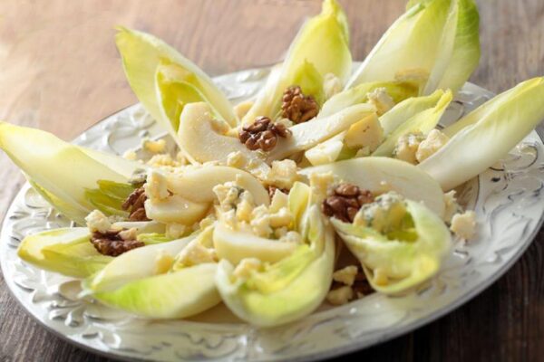 Ensalada de endivias, pera y queso