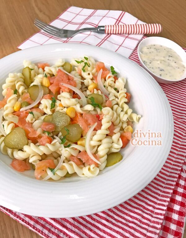 Ensalada de pasta con salmón