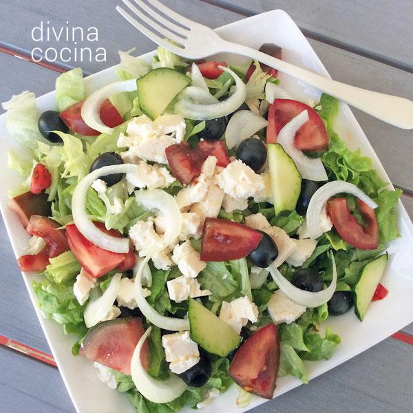 Ensalada griega (Horiatiki Salata)