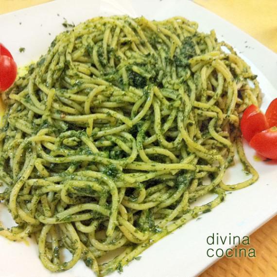 Espagueti al pesto Espagueti al pesto