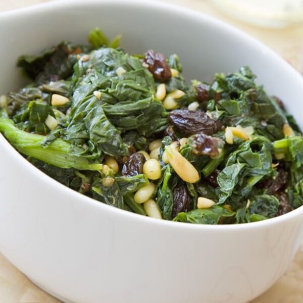 Espinacas con pasas y piñones