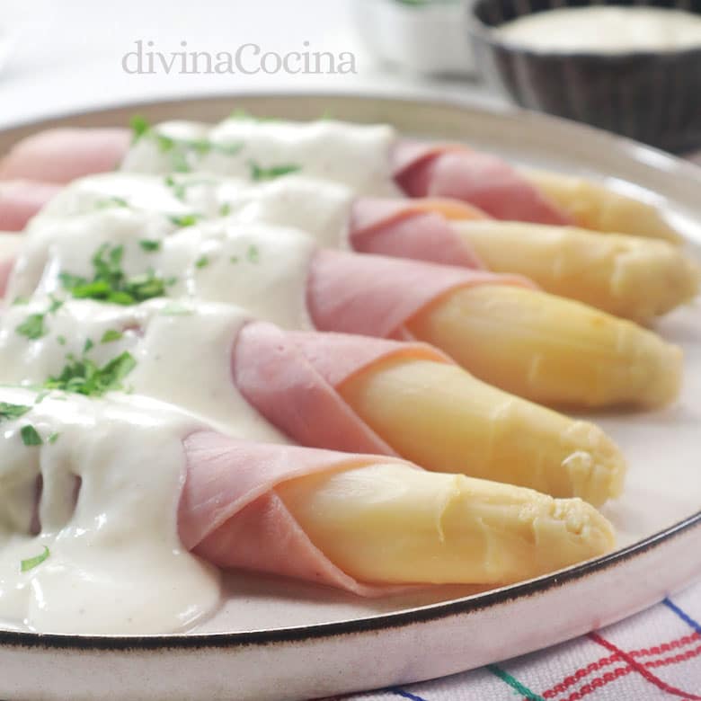 esparragos con jamon y queso