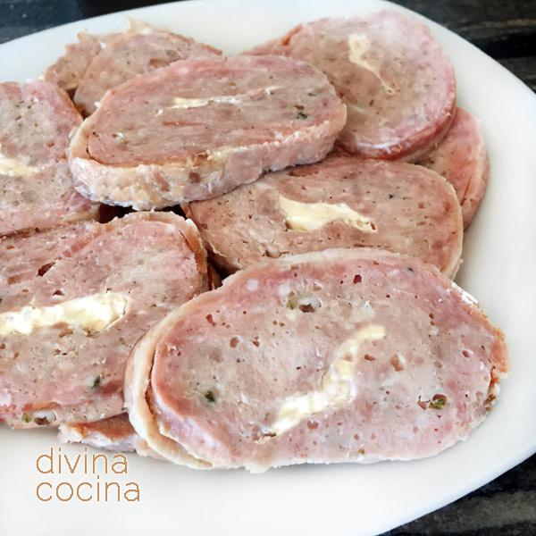 pastel-de-carne-y-queso-en-un-plato pastel-de-carne-y-queso-en-un-plato