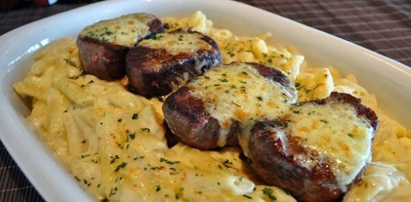 Filé Mignon ao Molho Quatro Queijos