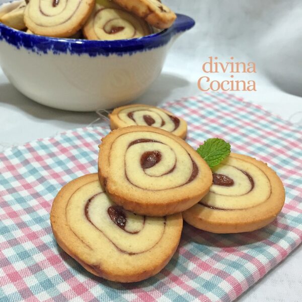 Galletas espirales con mermelada
