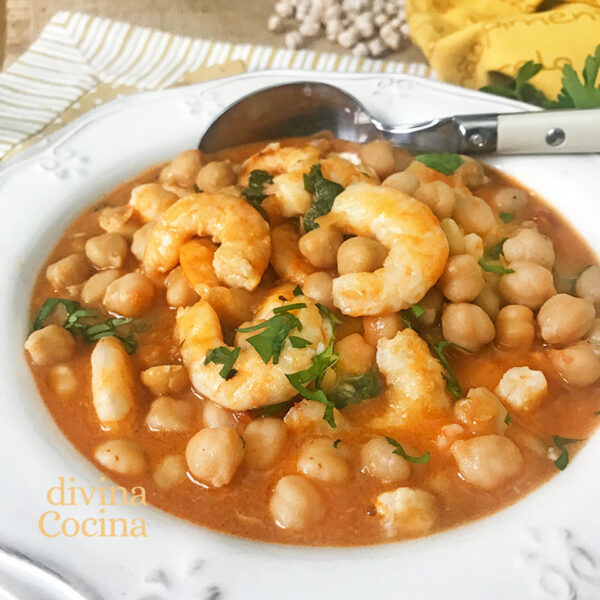 Garbanzos con langostinos