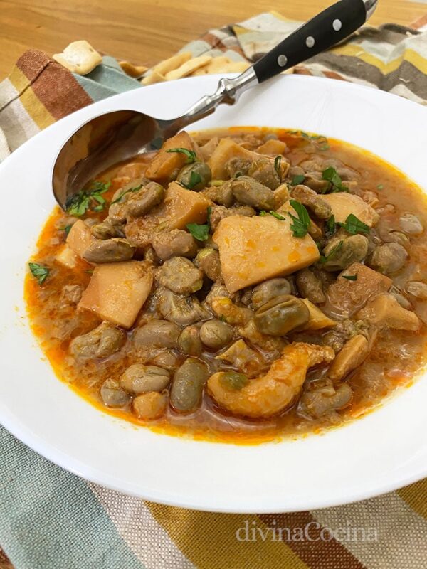 Habas con chocos al estilo de Huelva