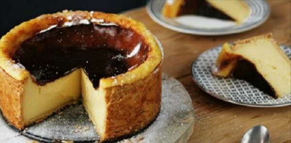 Has probado el Popular FLAN Francés? con exterior crujiente y suave interior de crema pastelera! Si te gusta dinos HOLA y dale a Me Gusta MIREN …