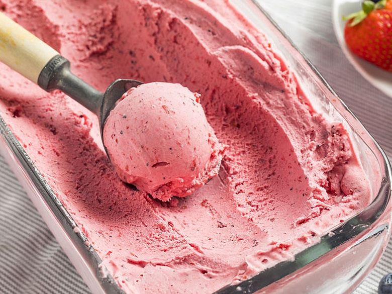 helado de fresas al momento helado de fresas al momento