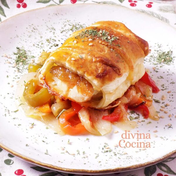 Hojaldre de merluza y cebolla caramelizada