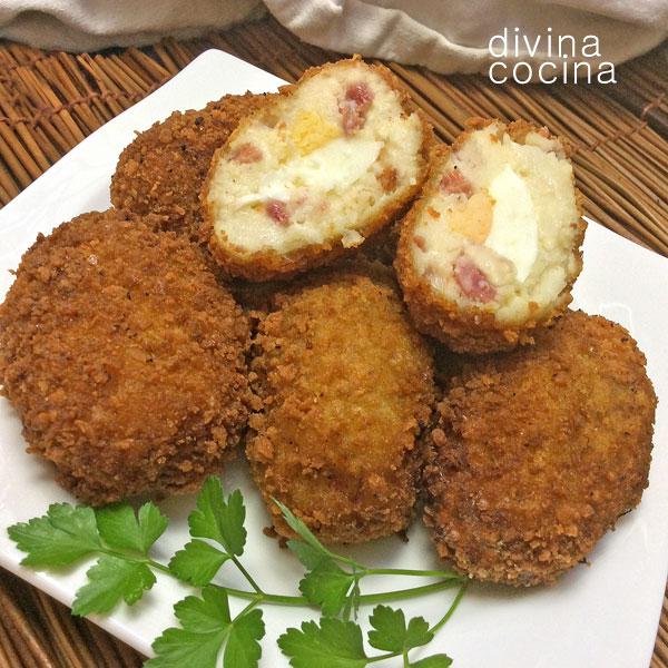 Huevos con bechamel y jamón