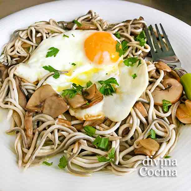 huevos-gulas-setas-champinones huevos-gulas-setas-champinones