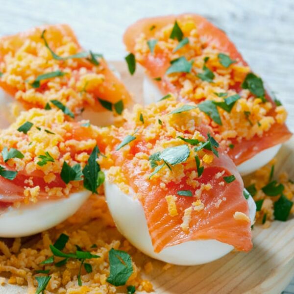 Huevos rellenos Mimosa con salmón