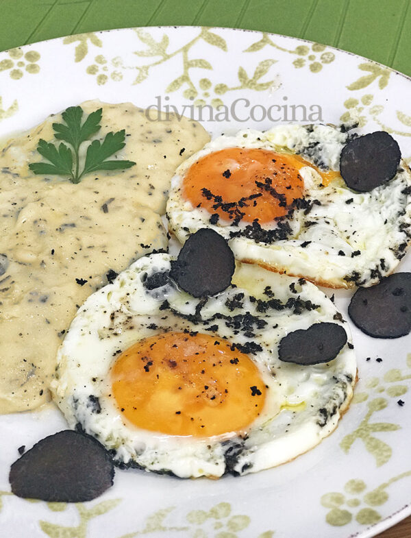 Huevos trufados con puré de patatas